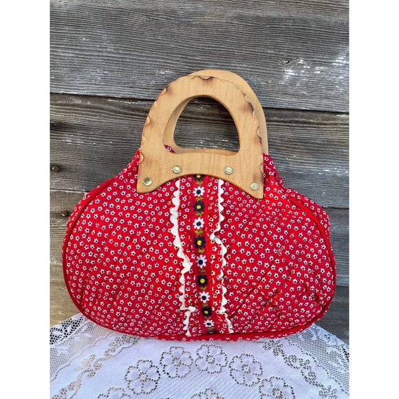 unbranded Handbags - Vintage 1970s Bermuda purse Bag Red Quilted Wood Handle Boho Hippy